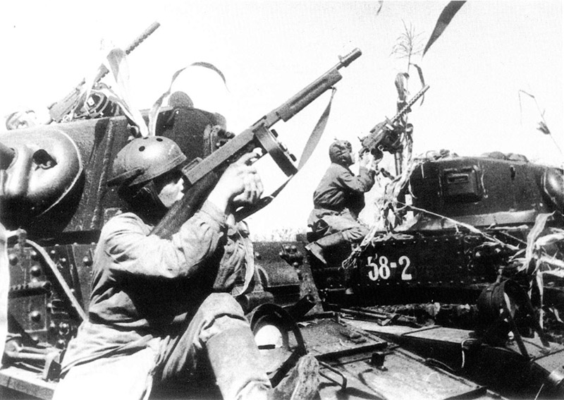 Советские танкисты