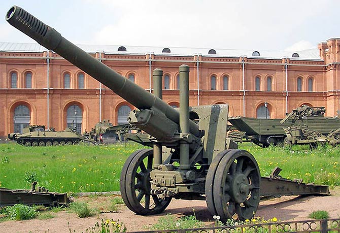 <a href='https://arsenal-info.ru/pub/artilleriya/pushka-gaubica-d-20-152-mm-tth-dalnost-strelby-razmery-ves' target='_self'>152-мм пушка</a> образца 1910/1934 г.г.