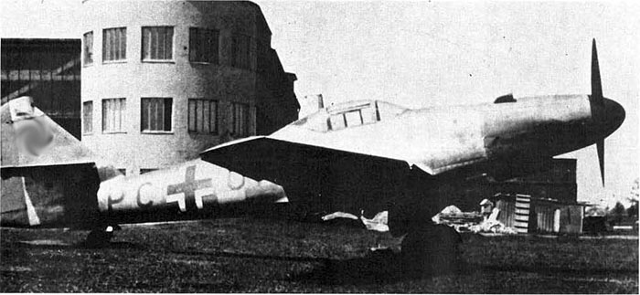 Первый прототип Me-262 с поршневым двигателем.
