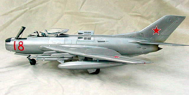 Истребитель МиГ-19