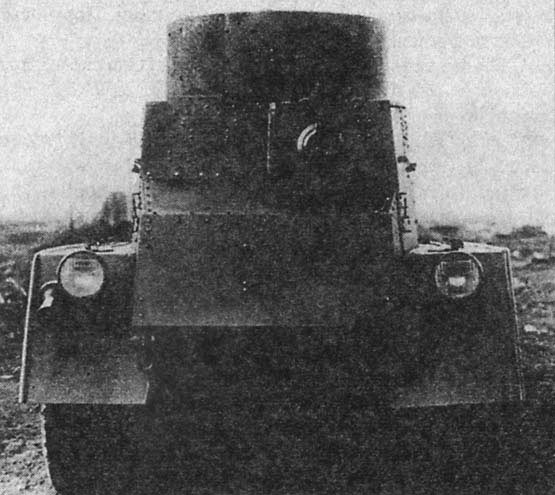 Тяжелый бронеавтомобиль БА-5, вид сзади. Хорошо виден пулемет смещенный справо