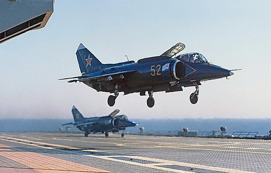Самолет вертикального взлета Як-38. Один из виновников гибели советских авианосцев