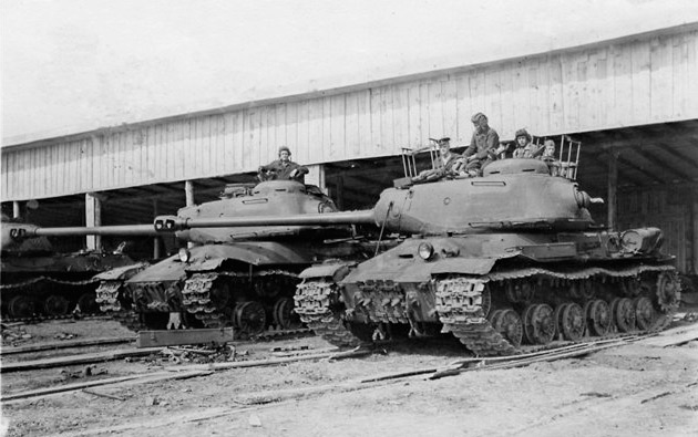 Танки ИС-2 74-го тяжелого танк-самоходного полка