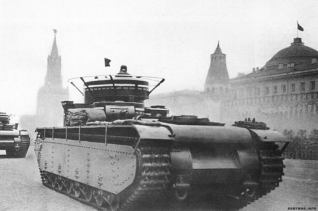 Вид сзади на танк Т-35. Парад 7 ноября 1935 года.