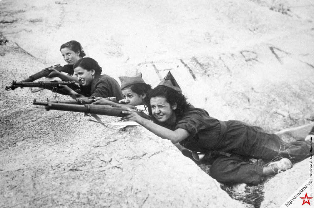 Девушки-<a href='https://arsenal-info.ru/b/book/2362237253/95' target='_self'>снайперы</a> армии республиканцев по время испанской гражданской войны