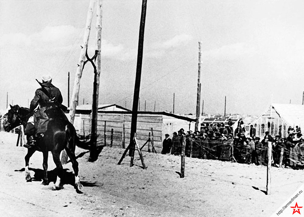 Испанский лагерь беженцев-республиканцев на юго-западе Франции. Март 1939 года.