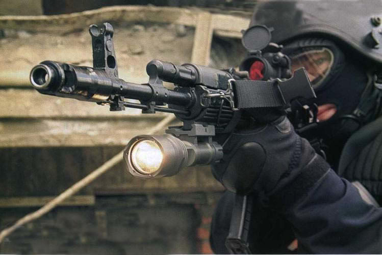 AK-74 - автомат Калашникова, калибр 5,45-мм