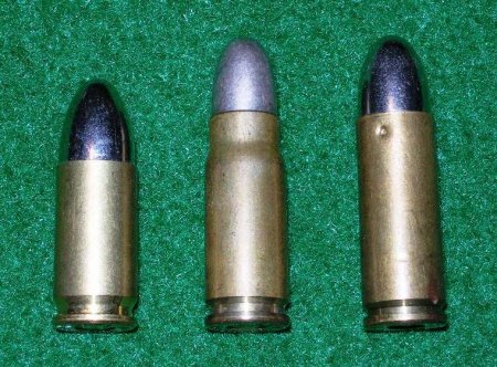 Патроны, использовавшиеся в пистолетах Маузер К96: 9mm Parabellum, 7,63mm Mauser и 9mm Mauser Export (слева на право)