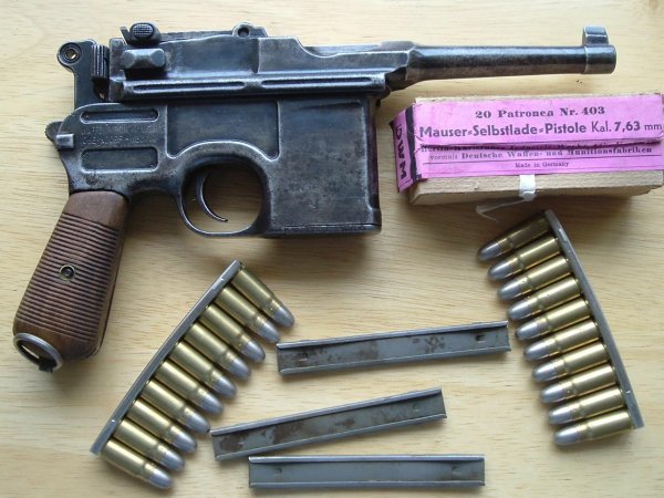 Пистолет Mauser «Bolo» с пачкой патронов 7,63×25 и обоймами