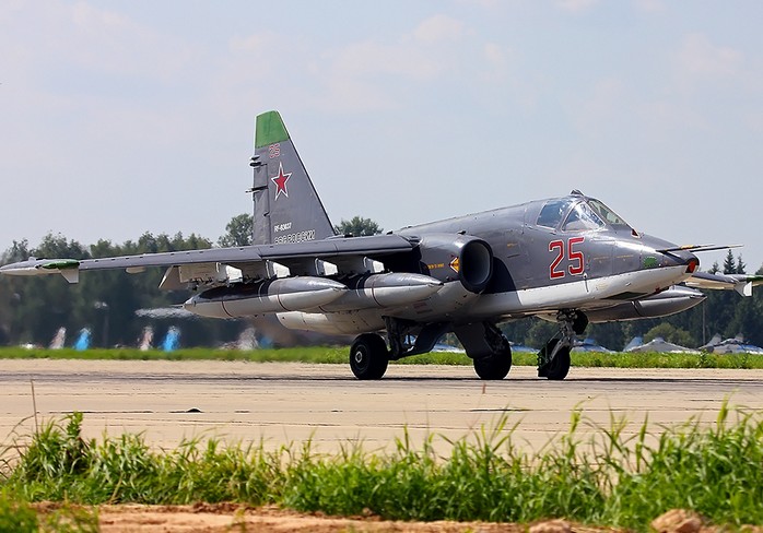 СУ-25 'Грач' бронированный дозвуковой штурмовик