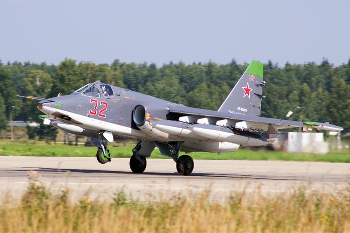 СУ-25 'Грач' бронированный дозвуковой штурмовик