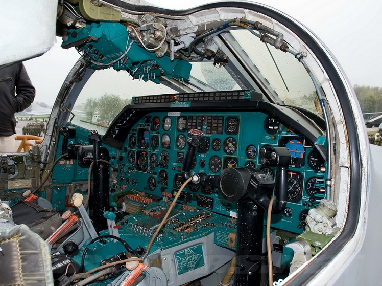 Кабина пилотов Ту-22