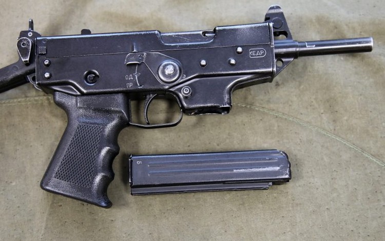 Пистолет-пулемет ПП-91 «Кедр» 