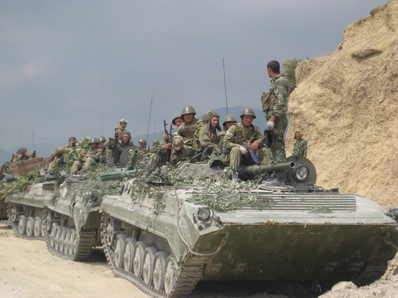 Российские военнослужащие на БМП-1 во время конфликта в Южной Осетии. 2008 год.