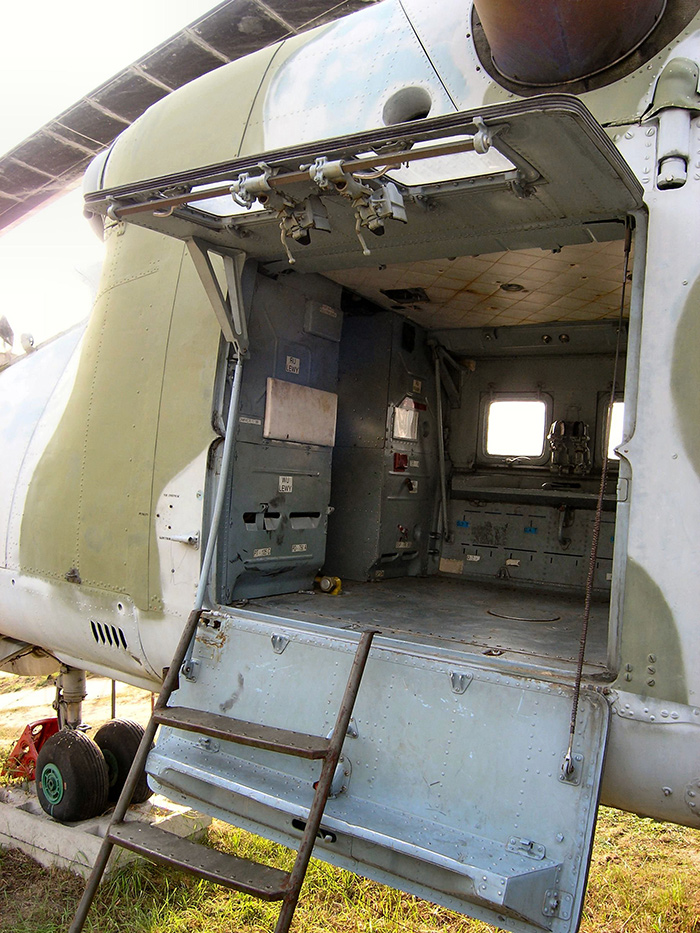 Внутри грузовой кабины Ми-24