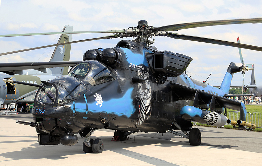 Ми-24 - армейский ударный вертолет 