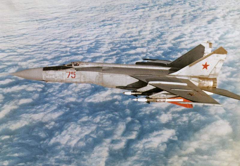 МиГ-25 - истребитель-перехватчик