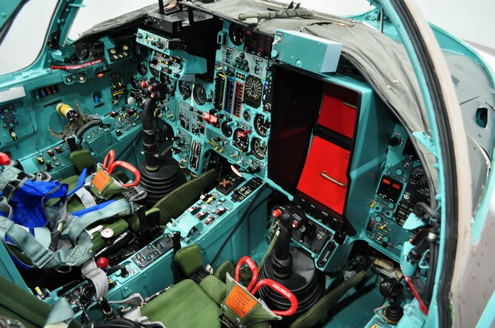 Кабина пилотов Су-24М2