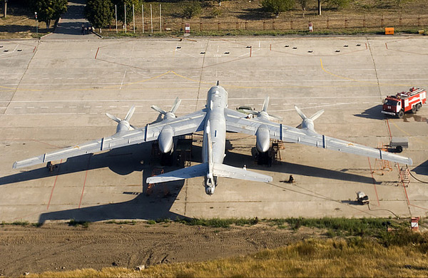 Ту-142 дальний противолодочный самолет