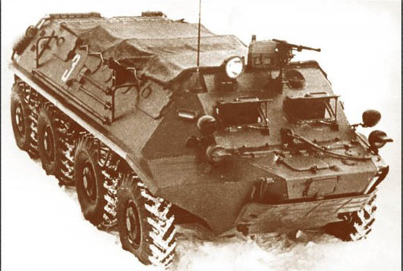 БТР-60П с крытым верхом брезентовым тентом от дождя. 1960 год.
