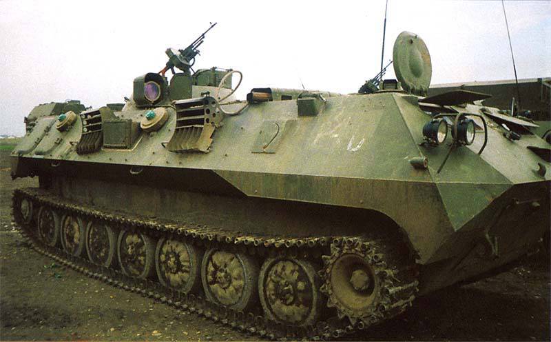 Машина управления артиллерии 1В14М. Вооружена пулеметом ПКМБ