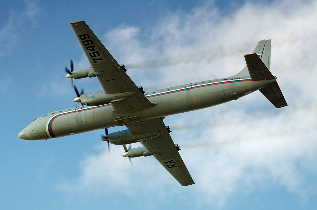 Ил-18 - пассажирский самолет