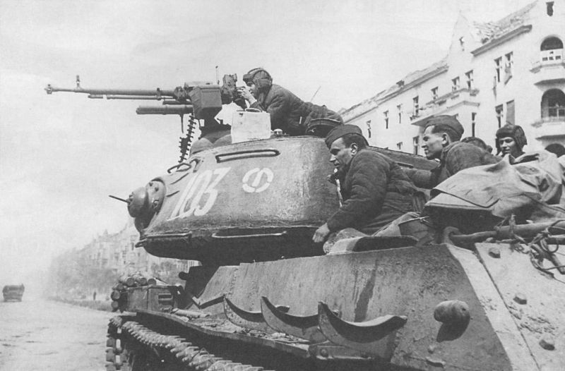 ИС-2 - тяжелый советский танк