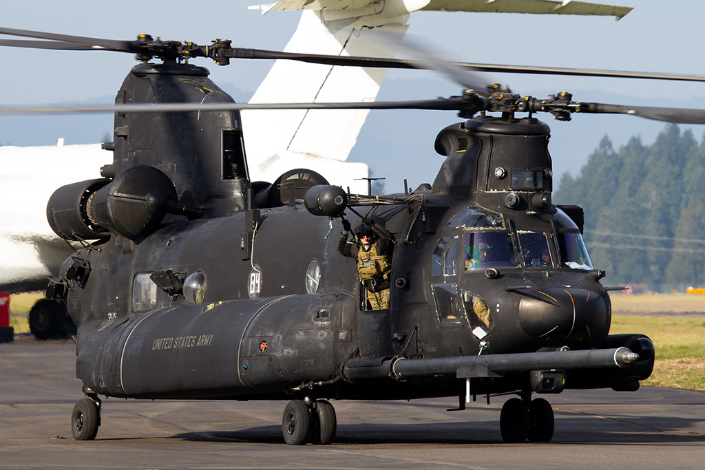 CH-47 Чинук - американский военно-транспортный вертолет