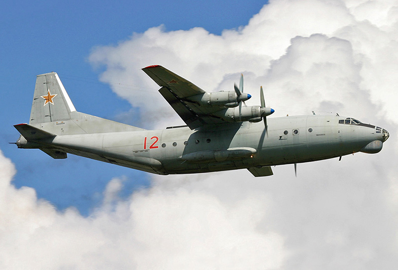 Ан-12 - военно-транспортный самолёт
