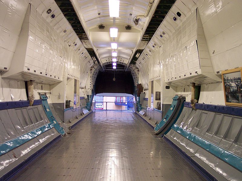 Грузовая кабина самолёта Ан-22