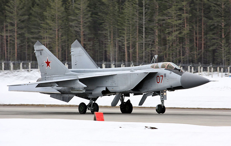 МиГ-31ДЗ ВВС России на авиабазе Хотилово