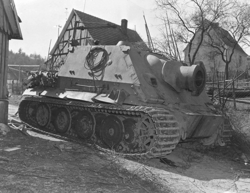Немецкая тяжелая САУ «Штурмтигр» (Sturmtiger) из 1002-й отдельной роты самоходных минометов, захваченная американскими военными в Дрольсхагене (Drolshagen).