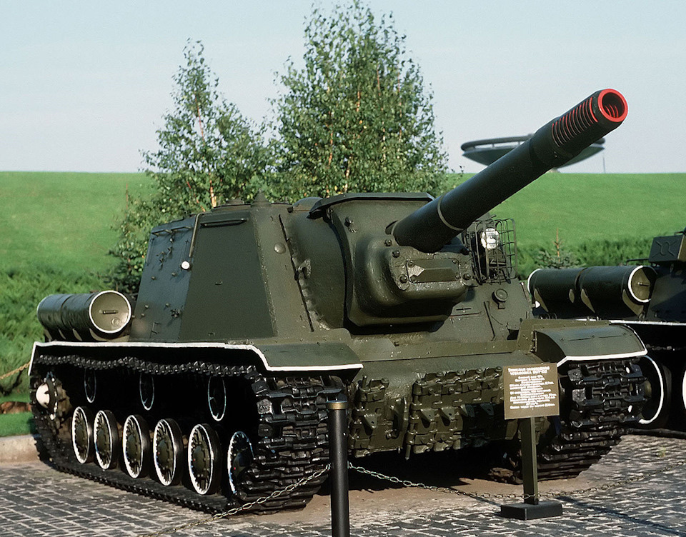 СУ-152 'Зверобой' — тяжёлая самоходно-артиллерийская установка