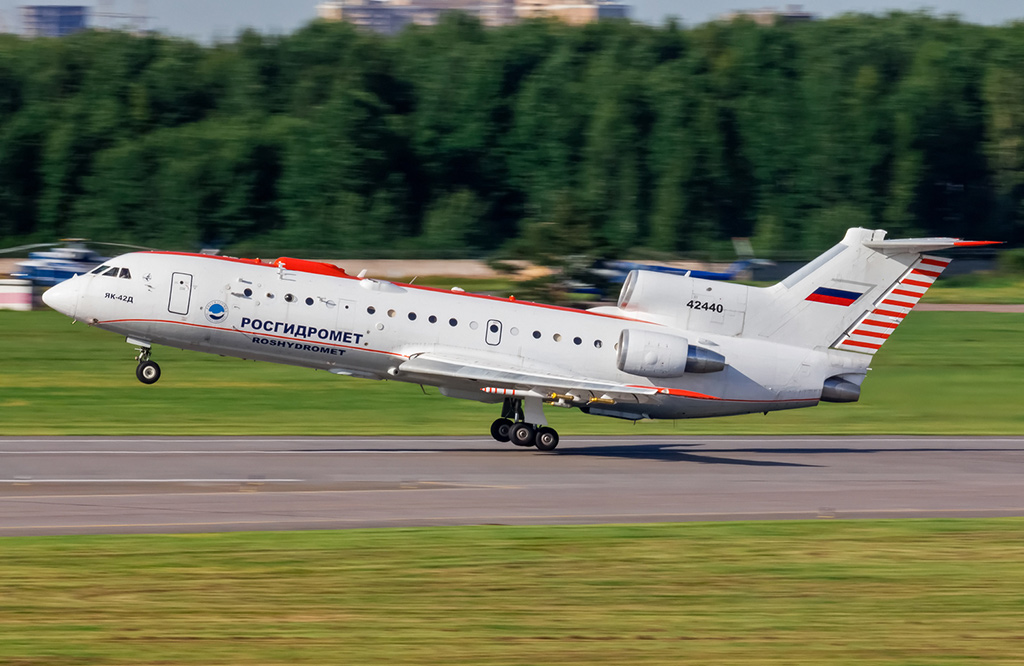 Як-42 - ближнемагистральный пассажирский самолет