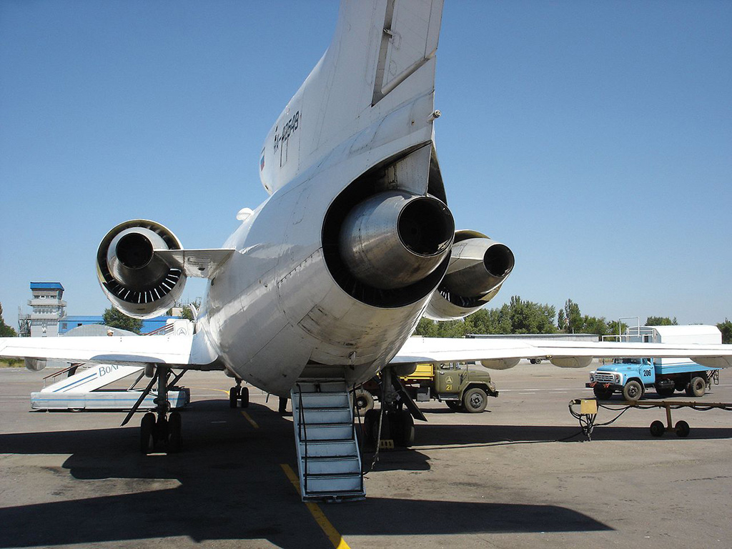 Як-42 - ближнемагистральный пассажирский самолет