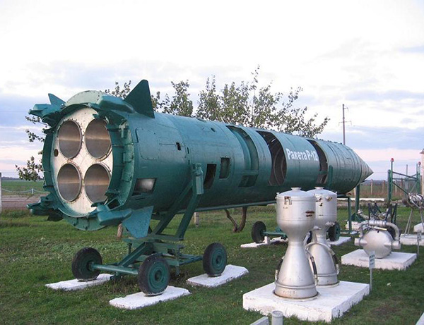 Р-12 8К63 (SS-4 Sandal) - жидкостная баллистическая ракета средней дальности (БРСД)