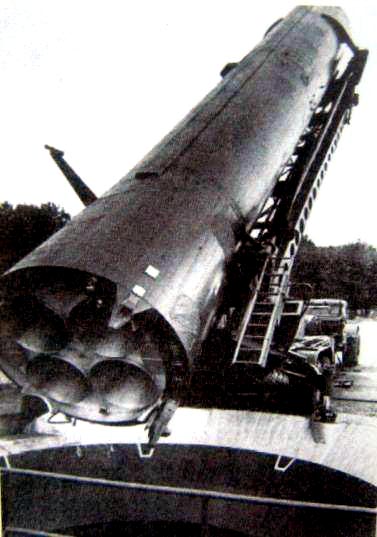 Р-12 8К63 (SS-4 Sandal) - жидкостная баллистическая ракета средней дальности (БРСД)