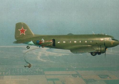 Ли-2 - военно-транспортный самолет
