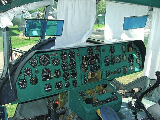 Кабина пилотов Ми-12