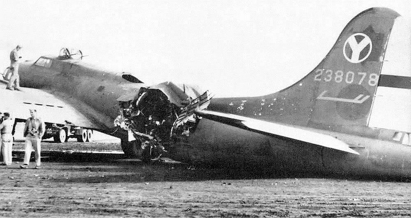 B-17 Летающая Крепость получившие повреждения
