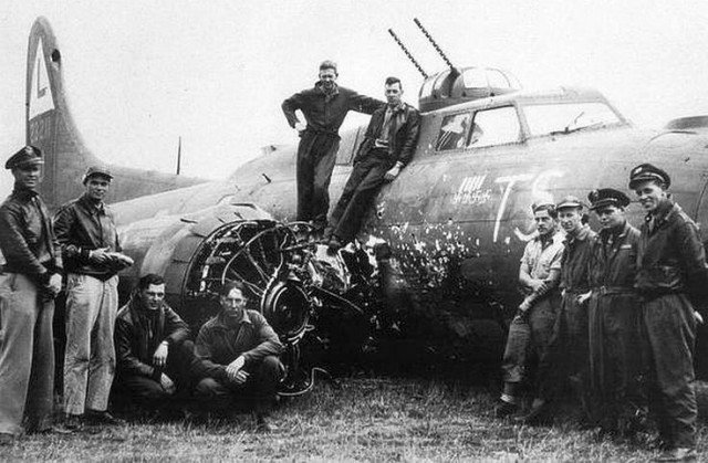 B-17 Летающая Крепость получившие повреждения