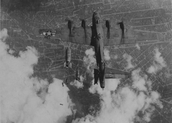 Боинг B-17G «Летающая Крепость» американский бомбардировщик