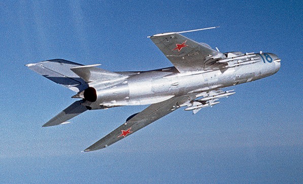 МиГ-19 - реактивный истребитель второго поколения