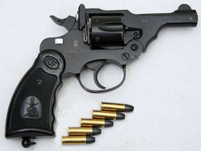 Индийский револьвер IOF .32 Revolver на основе Webley Mk IV