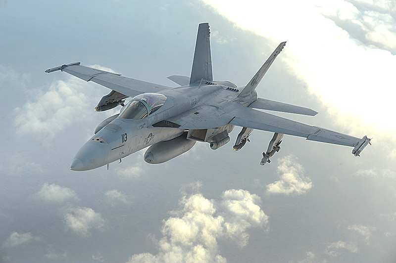 F/A-18 Хорнет - американский палубный истребитель-бомбардировщик