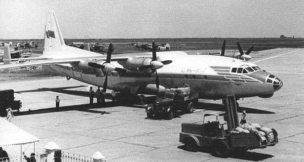 Ан-10 Среднемагистральный пассажирский самолет