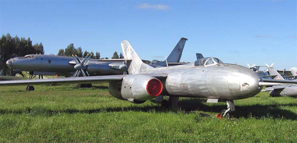 Як-25РВ - фото сделано в Монино