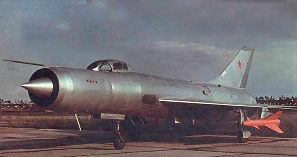 Су-11 - истребитель-перехватчик