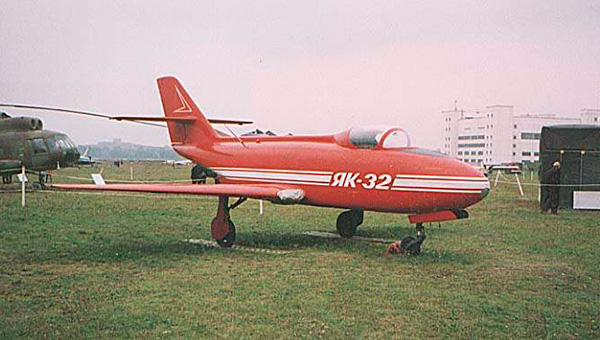 Як-32 - реактивный учебно-тренировочный самолёт