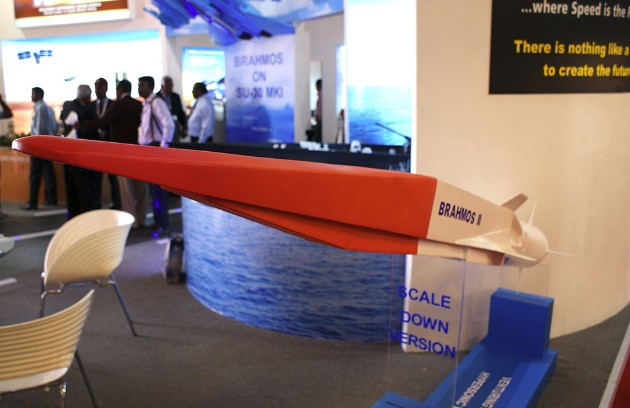 Модель ракеты Брамос-II в день открытия выставки Aero India 2013, г.Бангалор